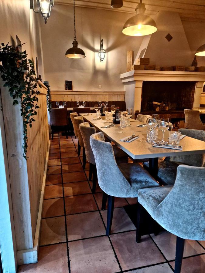 Le Relais De La Caleche Hotell Le Beausset Exteriör bild